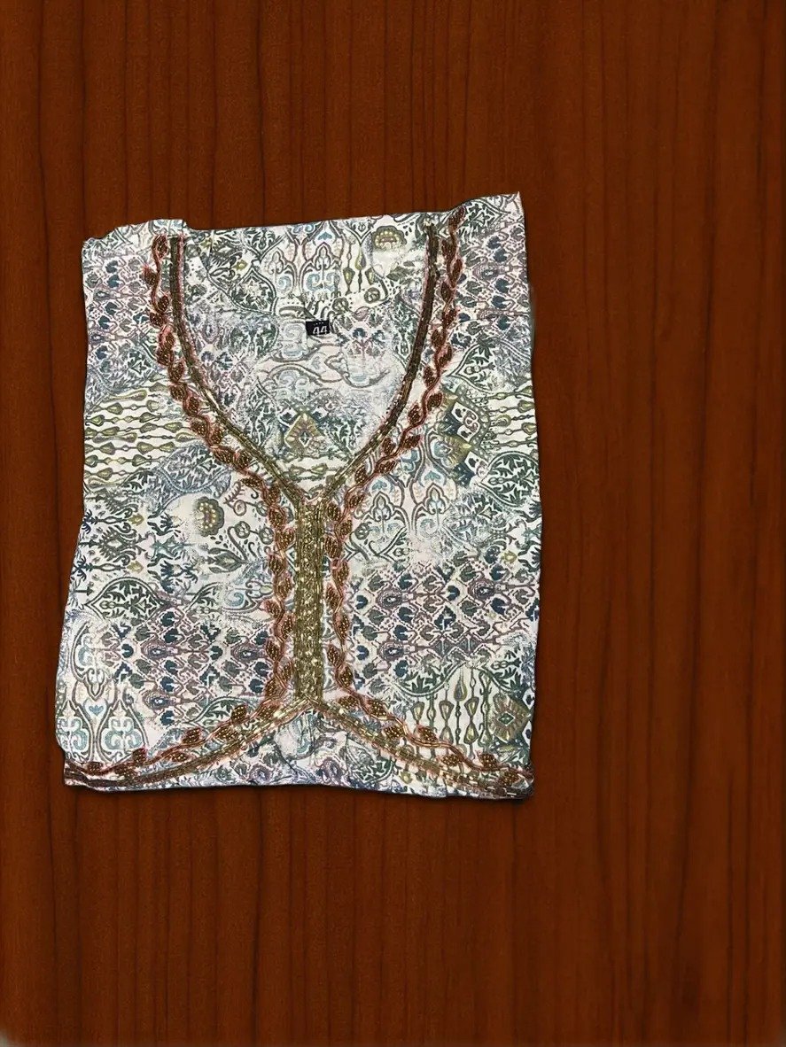 Women Off-White Foil Printed Kurta With Bottom And Dupatta - Image 2