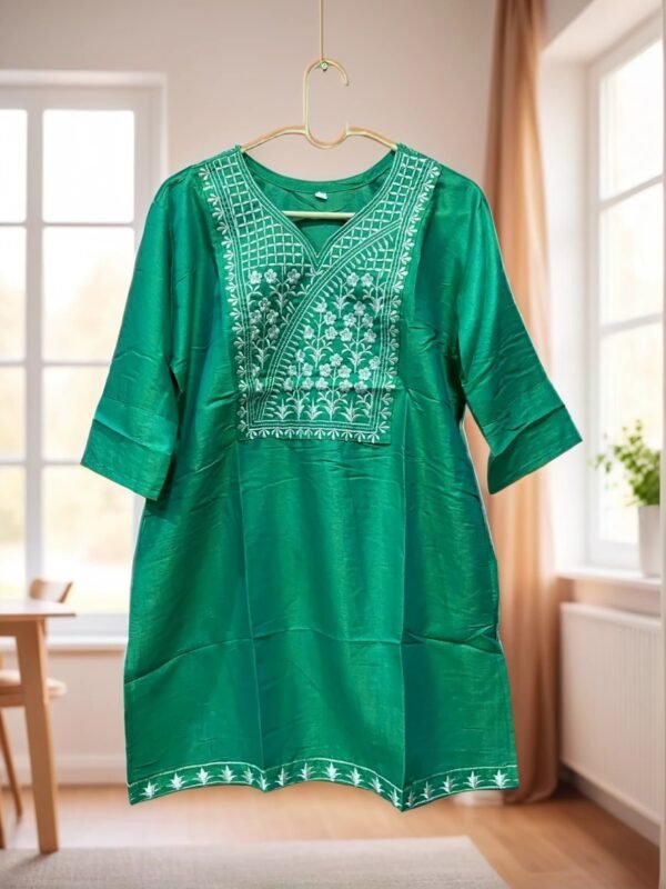 TW Women Solidcolor Rayon Blend Embroidery Short Kurta - Image 5